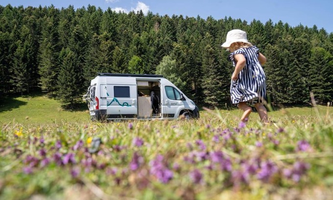 Tuchomerice Boat Rental | Adventure Awaits: Family-Friendly Compact Van Experience