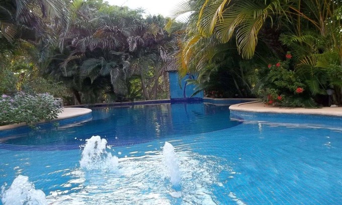 Isla de Utila House | Relaxing Getaway with Full Size Private Pool & Spa
