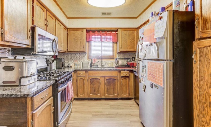 Jonesboro House | Cozy Bed & Pet-Friendly Haven with Great Amenities