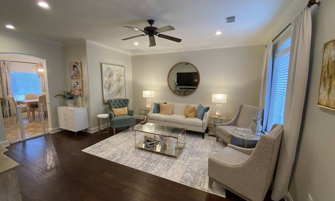 Oxford House | Prime Townhouse Fleur de Lis: Pools, Spas & Close to Stadiums
