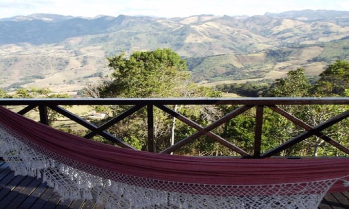Goncalves Ski Chalet | Discover Mantiqueira: Scenic Chalet with Breakfast & Pets