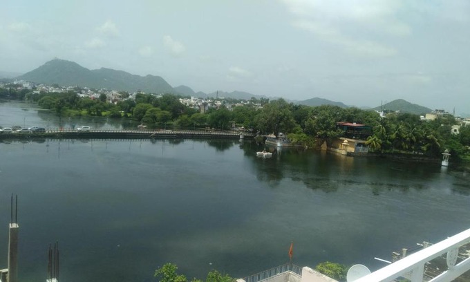 Lake Swaroop Sagar House | Top-Rated Full View Villa with Breakfast & Family Friendly Options