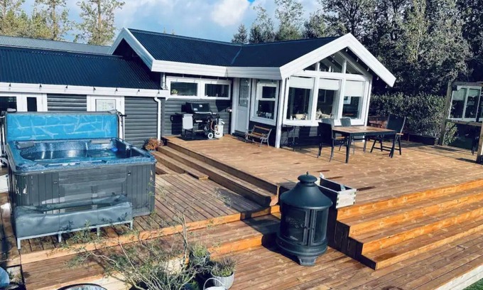 Kjosarhreppur Cabin | Top-Rated Cabin Retreat with Hot Tub and Game Room