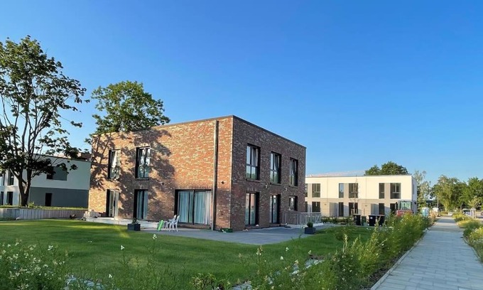 Hamburg-Harburg Apartment | Family-Friendly 3-Room Apartment with Breakfast Included
