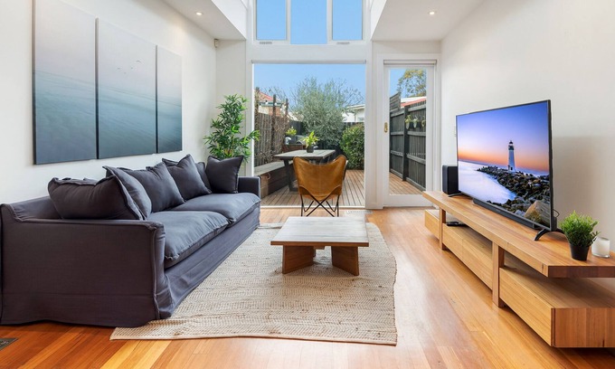 Williamstown House | Fully Equipped Getaway in Modern Coastal Cottage