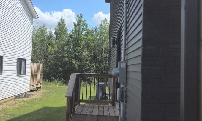 Moncton House | Fully furnished 1-bed basement apt in Moncton, fits 3 adults. Modern & cozyrnrn