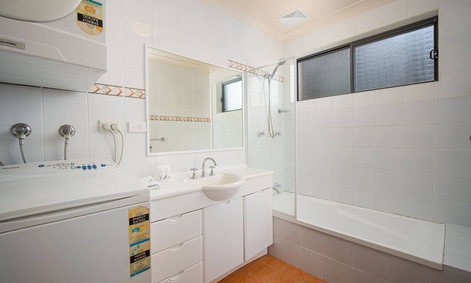 Hornsby Apartment | Convenient 1 Bedroom Apartment with Full Kitchen in Hornsby