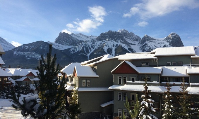 Canmore Condo | Cozy Condo Retreat in the Rockies - Rated 9.8/10