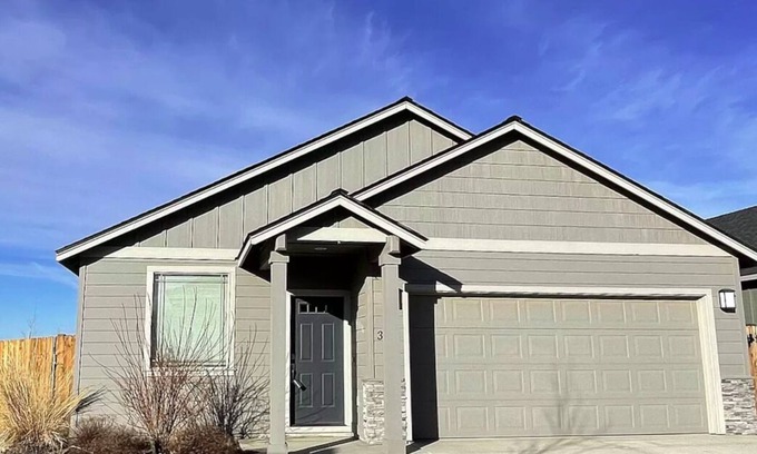 Redmond House | Cozy Home with Kitchen & Pet-Friendly Comfort
