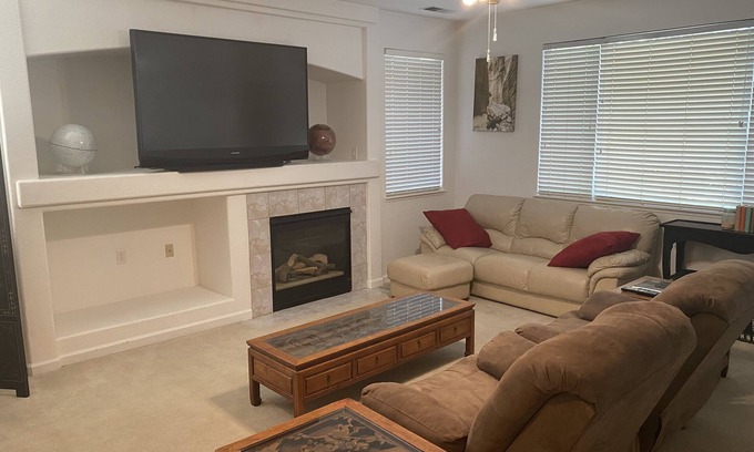 Reno/Tahoe Airport House | Comfortable Home with Private Yard in Quiet Neighborhood