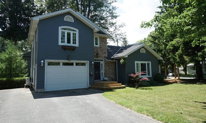 Brights Grove House | Fully Furnished Lakeside Getaway in Beautiful Bright's Grove!