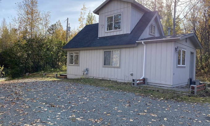 Wasilla Cottage | Inviting Fully Furnished Private Cottage with Breakfast & Kitchen