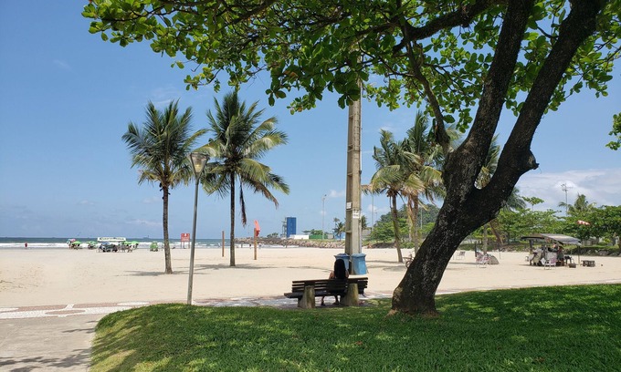 Jose Menino Apartment | Seafront Kit in Santos: Pet-Friendly with Ocean Views