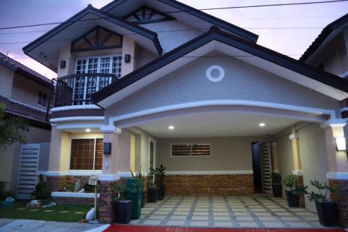 Angeles City Villa | Inviting Villa Near Clark with Pool and Pet-Friendly Options