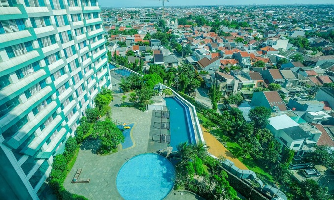 Pekayon Jaya Apartment | Stylish Studio at Grand Kamala Lagoon with Pool & Kitchen