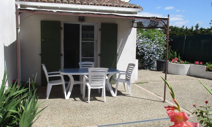 Le Bois-Plage-en-Re House | Cozy Studio Rental in Ile de Re with Oceanfront Views