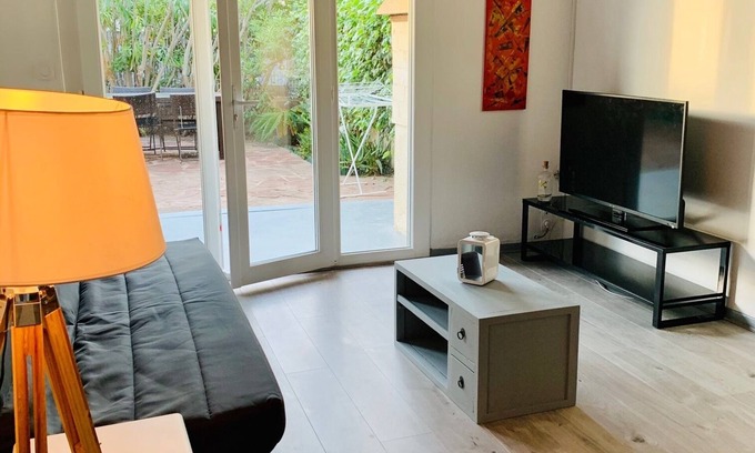 Palavas-les-Flots Apartment | Renovated Oceanfront Apartment with Pool in Palavas