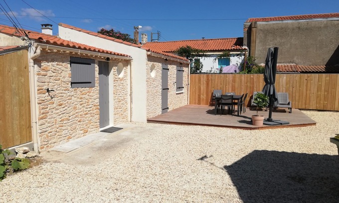 La Cotiniere House | Renovated Fisherman's Cottage Steps from La Cotinière Port