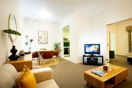 Northbridge Apartment | Renovated 1Bdr Apartment with Pool in Northbridge