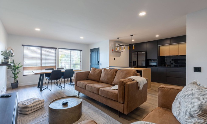 Golden Hill Condo | Renovated 2 BR/2 BA Retreat with Ocean View & Spa