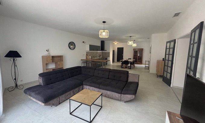 Saint-Cannat Apartment | Fully renovated, air-conditioned 6-person apartment