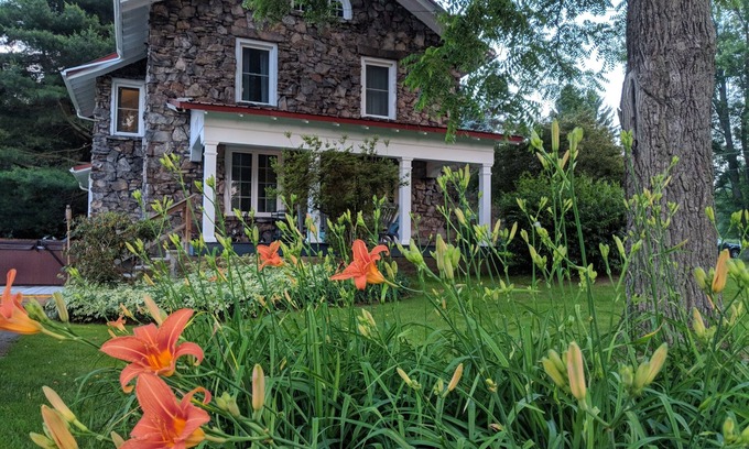 Confluence House | Renovated Stone House by the Three Rivers with Spa & Hot Tub