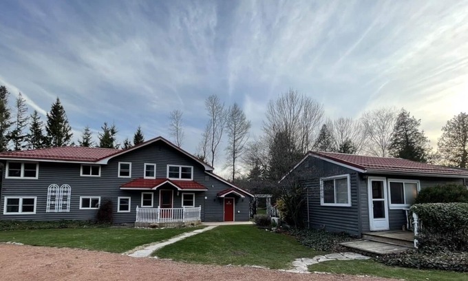 Port Elgin Cabin | Cozy Cottage Steps from Beach with Breakfast Included