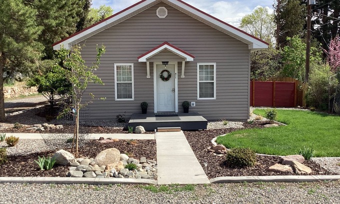 Salmon House | Renovated Home with Pool and Spa in Salmon - 10/10 Rating