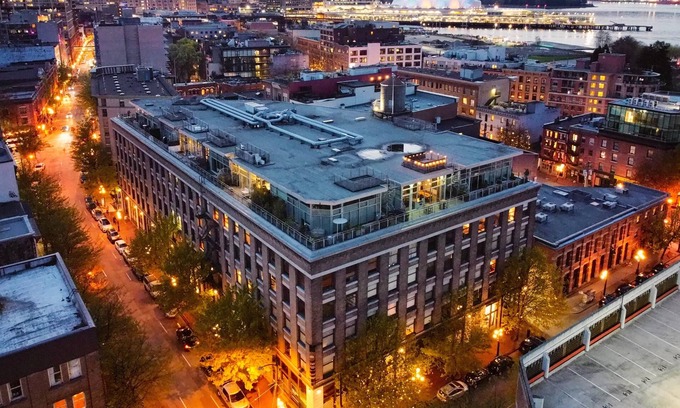 Gastown Condo | Historic Loft Retreat with Private Roof Deck and Amenities