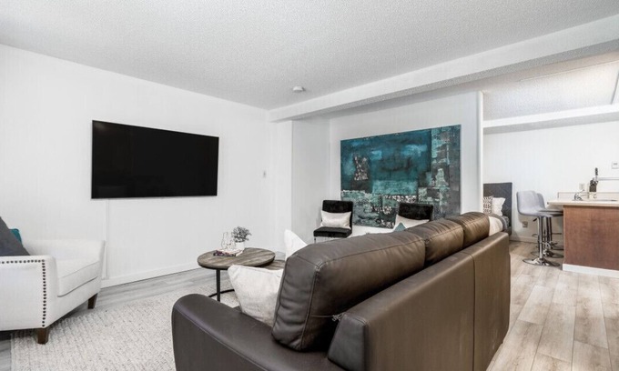 East Kootenay Condo | Renovated Ski In/Ski Out Studio with Pool & Hot Tubs