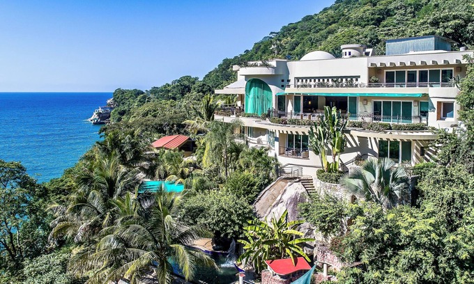 Boca de Tomatlan Villa | Beachfront Luxury Villa with Private Pool & Family Amenities