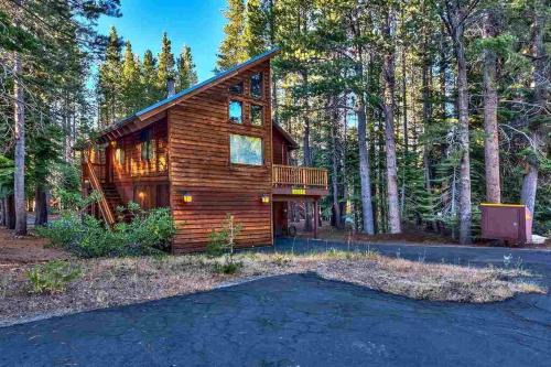 Truckee House | Updated Truckee Cabin with Pool and Oceanfront Access