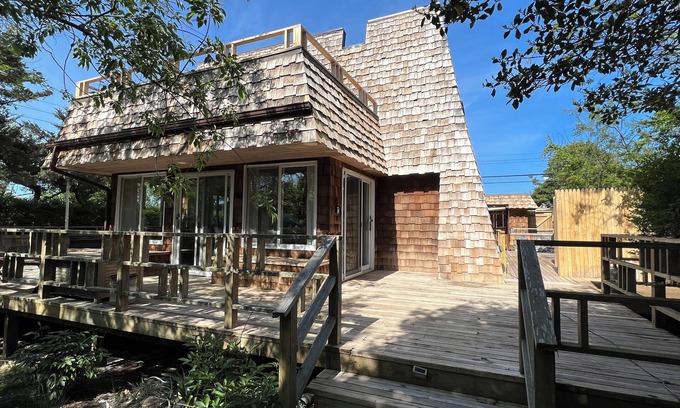 Cherry Grove House | Tranquil Cherry Grove House with Pool and Ocean Views