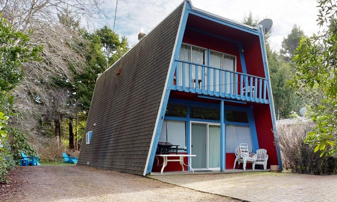 Gleneden Beach House | Unforgettable Beach House: Dog-Friendly with Ocean Views