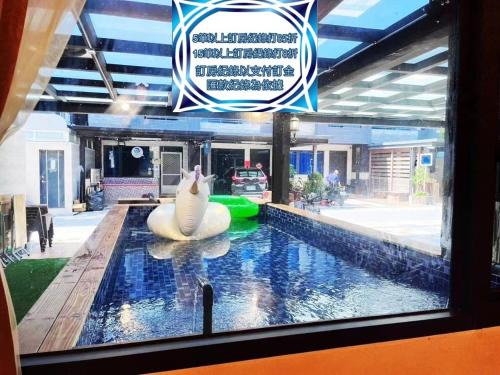 Shanjiao House | Delightful Fun B&B: Pet-Friendly Stay with Pool & Breakfast