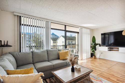 Midtown Ocean City Apartment | Cozy Beachside Retreat with Ocean View & Private Balcony