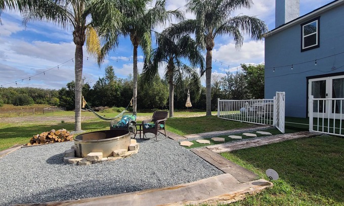 Eustis House | Fun Country Repose: firepit bbq wifi games