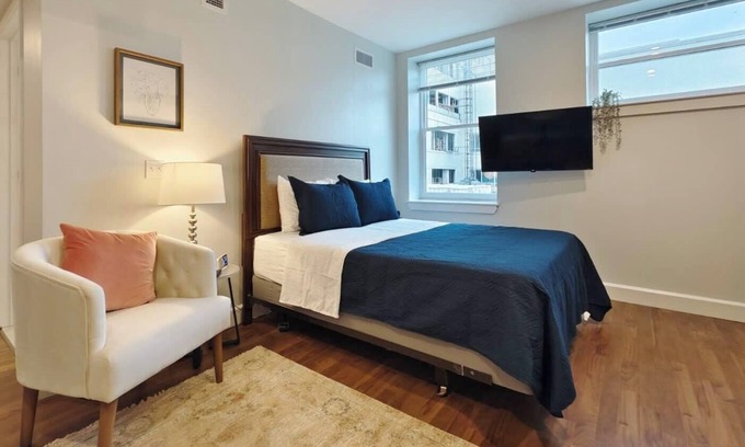 Downtown Jacksonville Apartment | Ideal Cozy Studio Apts - Steps from TIAA Bank Field!