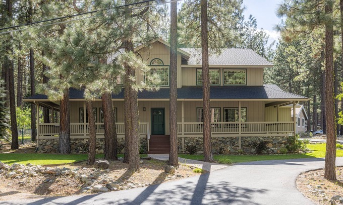 Graeagle Cabin | Family-Friendly Cabin in Lost Sierra: BBQ, Games & Space