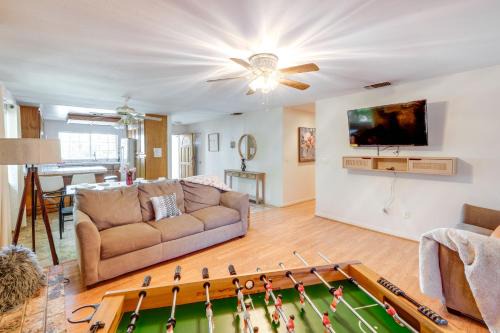 Bakersfield House | Family-Friendly Bakersfield Home with Fun-Filled Backyard