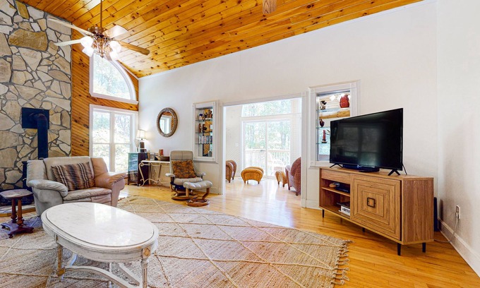 Clarkesville House | Scenic Retreat with Spa, Breakfast, & Forest Views