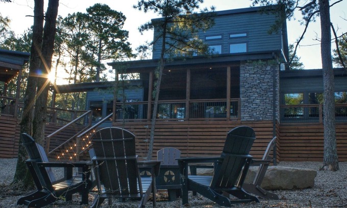 Wilburton Cabin | Ideal Group Cabin Near Robbers Cave State Park with Pool