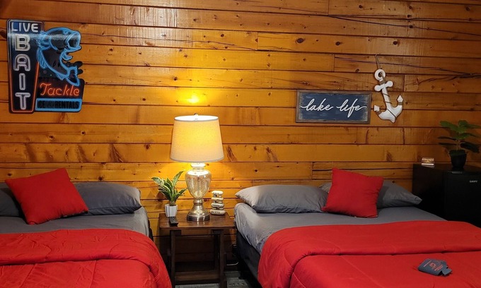 Karnack Cabin | Perfect Getaway at Fun In The Sun #11 with Lake Views