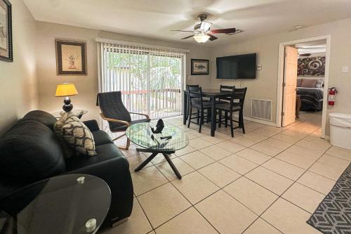 Largo Apartment | Enjoy Fun in the Sun with Poolside Family Adventures