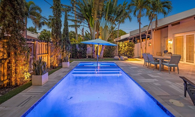 Colee Hammock House | Prime Location: Walk to Las Olas Blvd with Pool Access