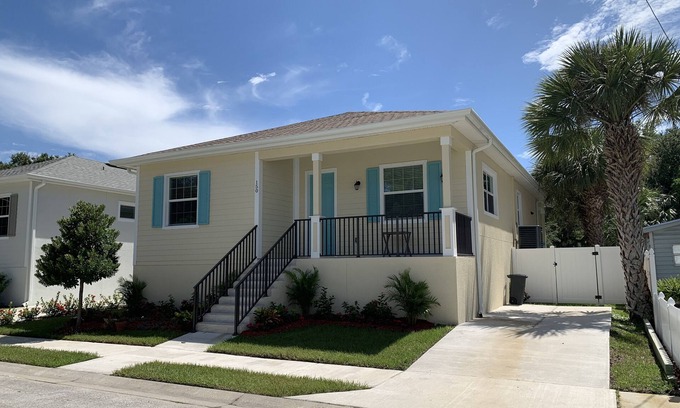 Tarpon Springs House | Prime Location: Walk to Docks & Minutes from the Beach