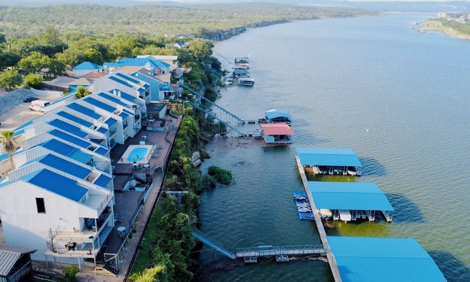 Briarcliff Condo | Experience Fun N Sun at Lake Travis Waterfront Condo