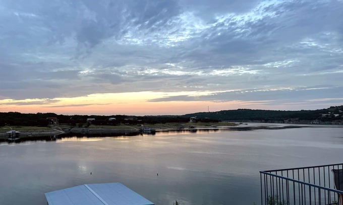Briarcliff Condo | Discover Fun N The Sun Lake Travis Resort with Amazing Amenities
