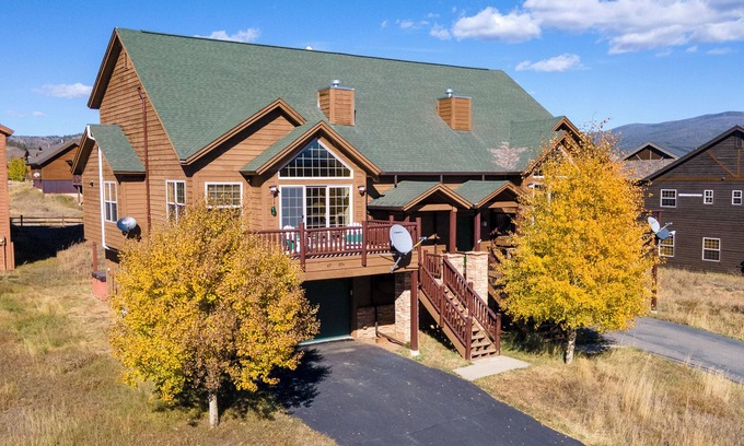 Pole Creek House | Pet-Friendly Retreat with Hot Tub & 9.8/10 Guest Rating