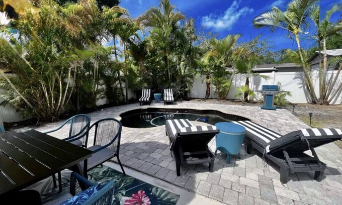 Fairoaks Manhattan Manor House | Trendy Tropical Pool Home in South Tampa - Rated 9.6/10!